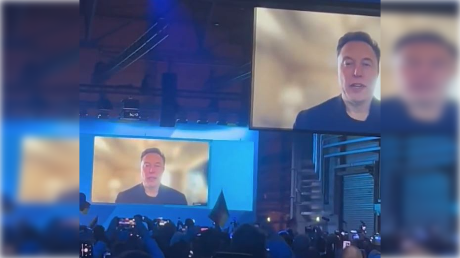 Elon Musk speaks via sattelite to AfD rally